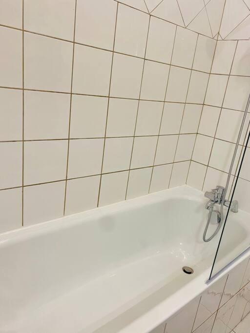 Maisonnette Au Calme Proche T2 拉加雷讷科隆布 外观 照片